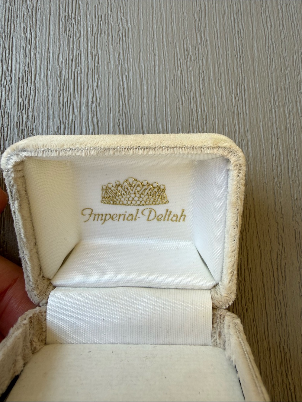 Imperial Deltah Cream Velvet Pearl Jewelry Presentation Box Vintage